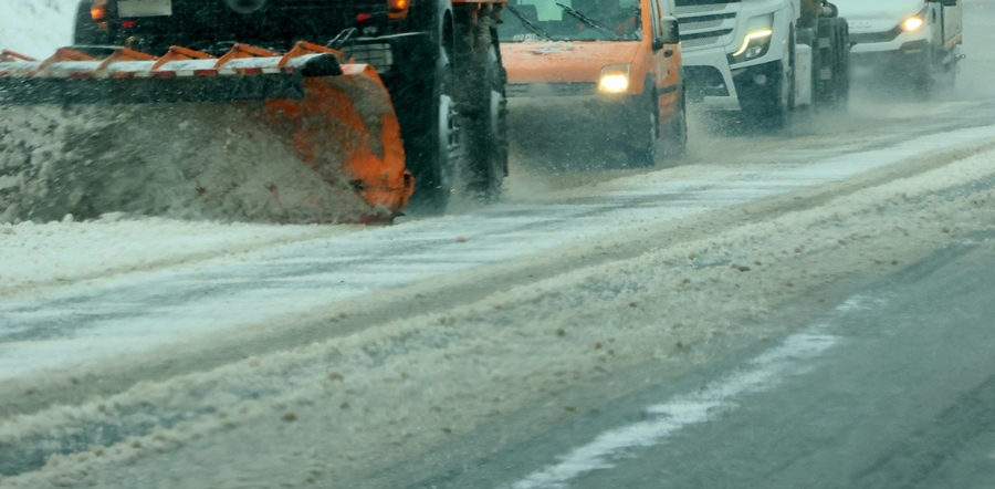 Atenție, ninge din nou! Drumarii DRDP Buzău acționează în forță pe A7 și DN-uri