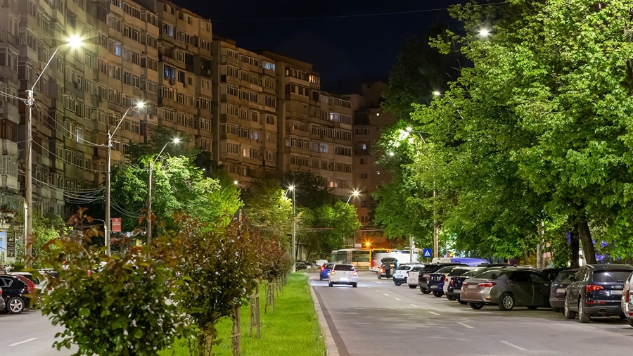 Încă 50 de străzi din Galați vor beneficia de iluminat public cu becuri LED