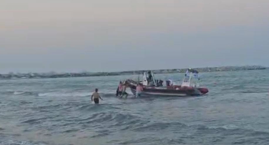Atunci când fiecare clipă contează! Persoană salvată din apele Mării Negre, în zona plajei Corsa din Mangalia