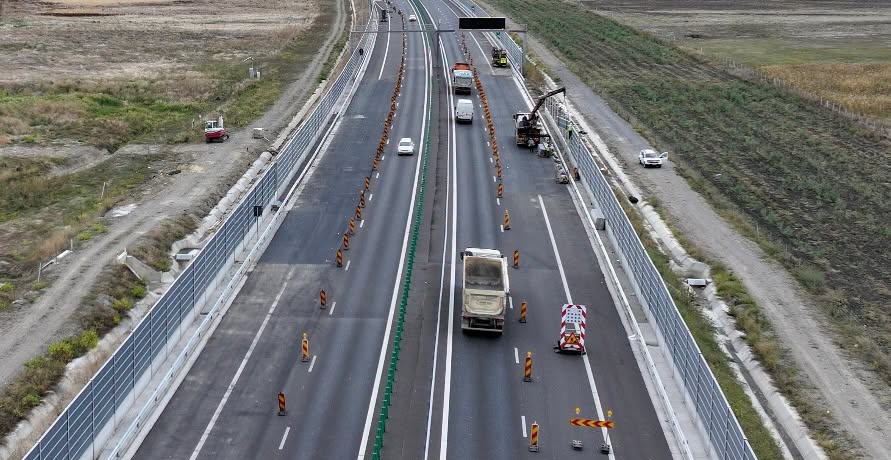 Restricții de circulație pe Autostrada A7 începând de sâmbătă. Se fac lucrări de reparații ale suprafeței carosabile