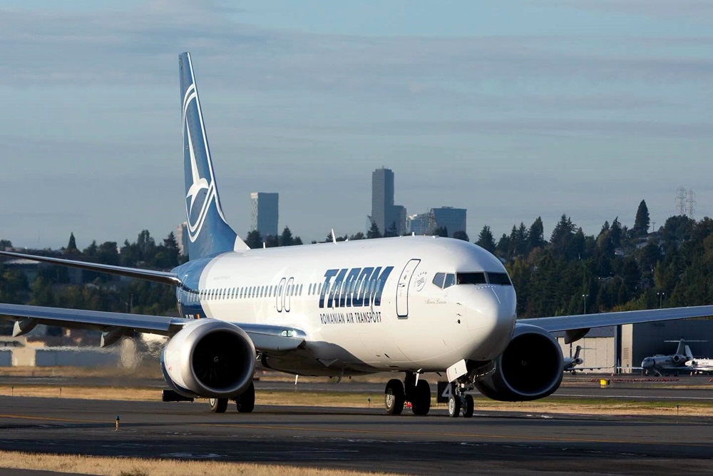 TAROM începe modernizarea flotei cu primul Boeing 737 MAX. Aeronava va purta numele lui Mircea Lucescu