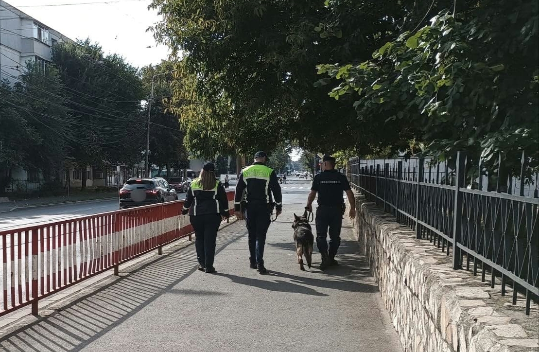 Siguranța elevilor, în atenția polițiștilor. Acțiuni preventive în trei unități de învățământ din Brăila