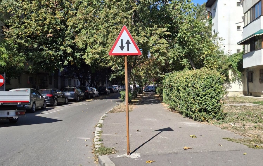 Sensul unic de pe strada Cezar Bolliac din Focșani a fost desființat temporar. Ce trebuie să știe șoferii